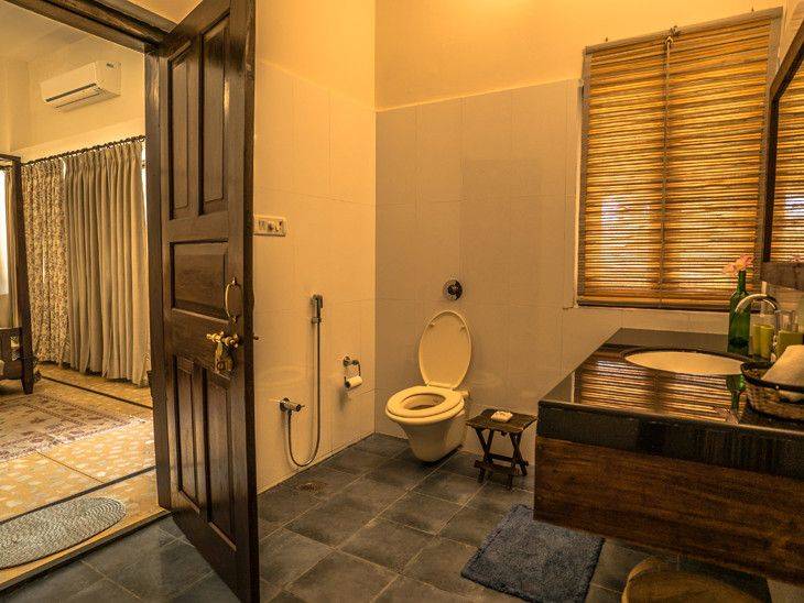 0521 bathroom in astro