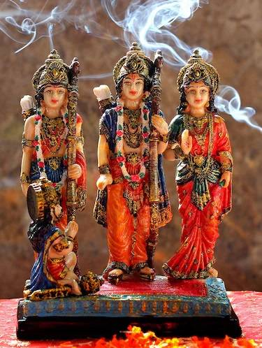घर की इस दिशा में लगाएं श्रीराम दरबार की तस्वीर, खुल जाएंगे किस्मत के बंद दरवाजे 4 18 10 182260857pri 175 p 1540203503