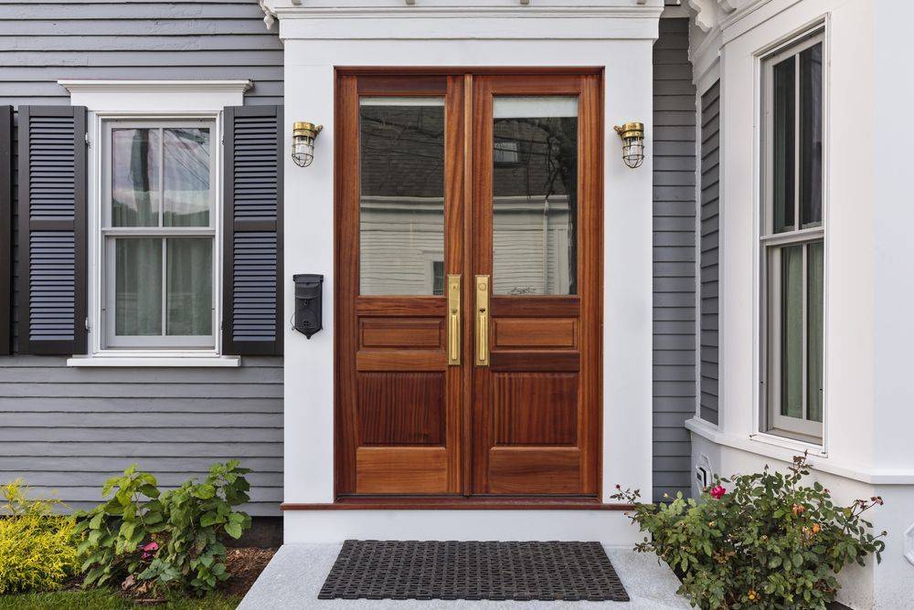 वास्तु के अनुसार मकान के दरवाजे कैसे होने चाहिए? जानें नियम 4 avoid metal door 0 1200