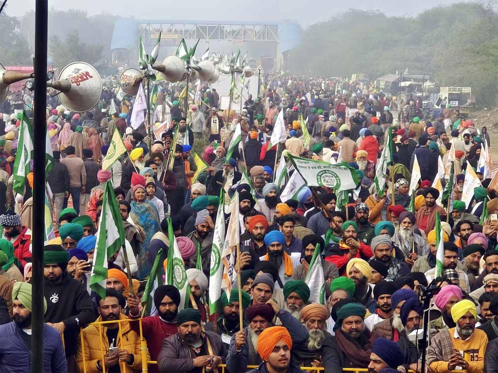 हरियाणा और पंजाब को जोड़ने वाले शंभू बॉर्डर पर आंदोलन कर रहे एक किसान ने आज जहर खाकर दी जान