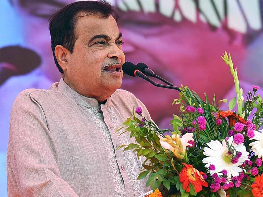 सड़क हादसे के पीड़ितों को सरकार बड़ी राहत देने की तैयारी कर रही, दुर्घटना के पीड़ितों का होगा कैशलेस इलाज, गडकरी का ऐलान