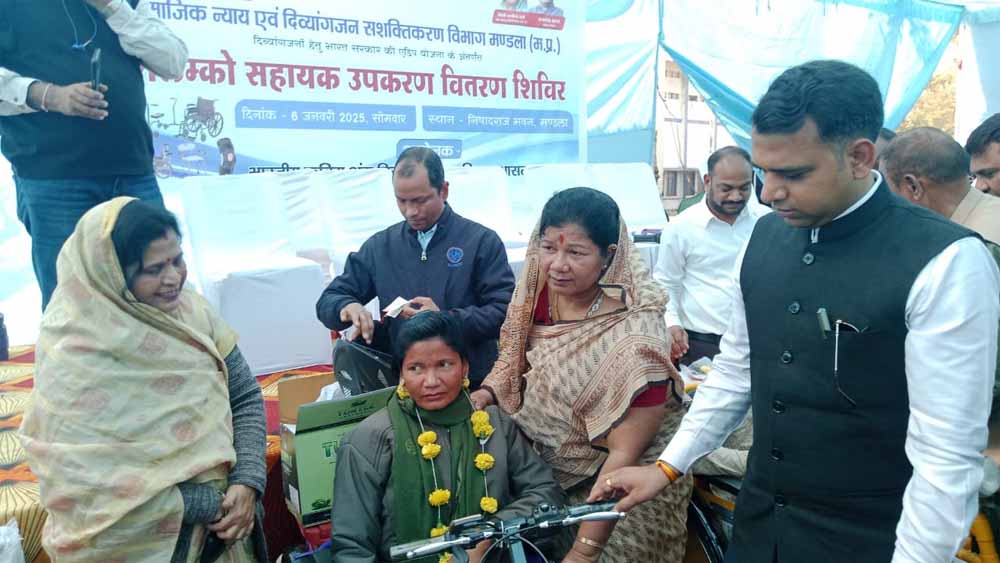 दिव्यांगजनों के लिए सेवाभाव से काम करना सच्ची मानवता की सेवा है : मंत्री संपतिया उइके