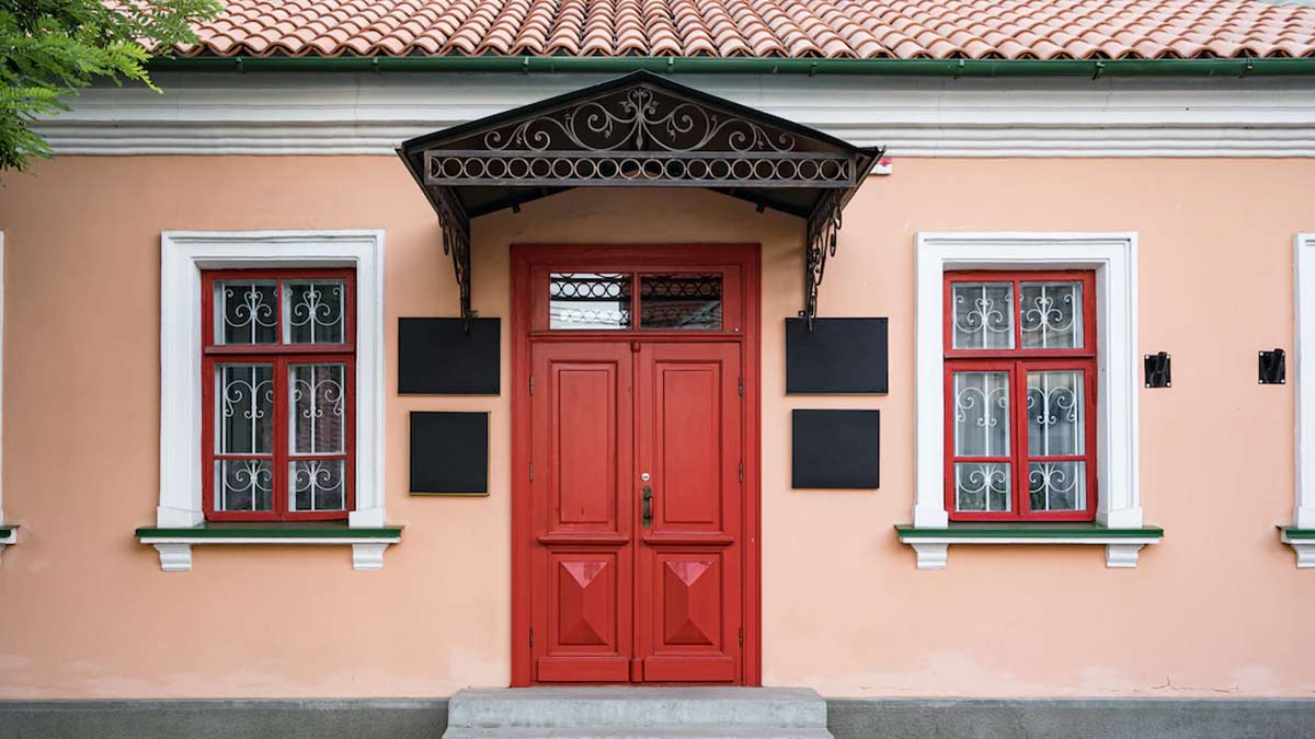 vastu tips for house door