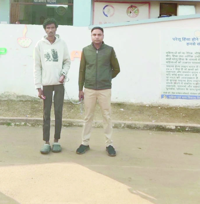 नाबालिग को अश्लील फोटो भेजने वाला आरोपी महाराष्ट्र से गिरफ्तार, खरोरा पुलिस की बड़ी कार्रवाई