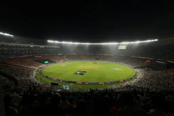 IPL 2026: कोलकाता नाइट राइडर्स ने मुंबई इंडियंस को 4 विकेट से हराया, प्लेऑफ़ की उम्मीदें ज़िंदा; BCCI ने रणजी ट्रॉफ़ी 11 अक्तूबर से शुरू करने का ऐलान किया
