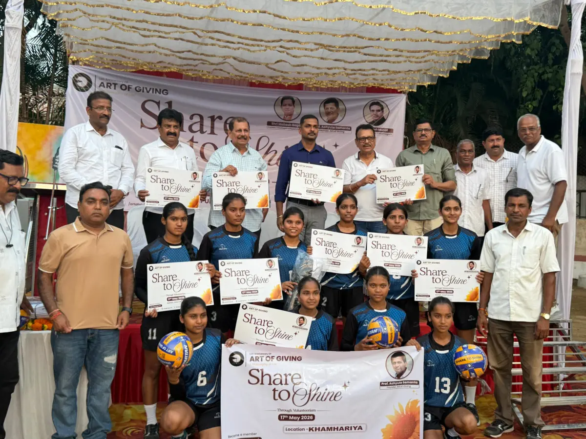 आर्ट ऑफ गिविंग ने छत्तीसगढ़ के वॉलीबॉल मैदानों को बांटे बॉल और नेट, राजेश मूणत बोले — "गांव-गांव से निकलेंगे राष्ट्रीय खिलाड़ी" 16 Share to Shine प्रमाण-पत्र वितरण — आर्ट ऑफ गिविंग कार्यक्रम में अतिथि, गणमान्य और महिला वॉलीबॉल खिलाड़ी