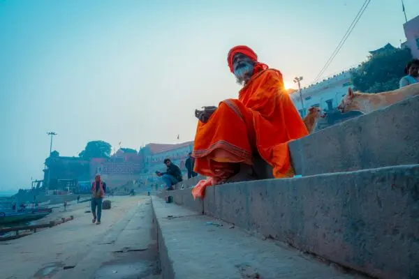 गायत्री मंत्र: अर्थ, सही जाप विधि और 11 आश्चर्यजनक लाभ जो जीवन बदल सकते हैं