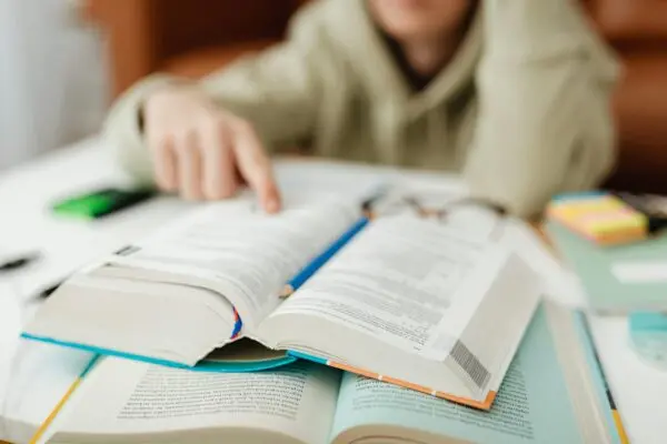 NEET 2026 तैयारी — Class 11-12 छात्रों के लिए पूरी रणनीति और टाइम-टेबल