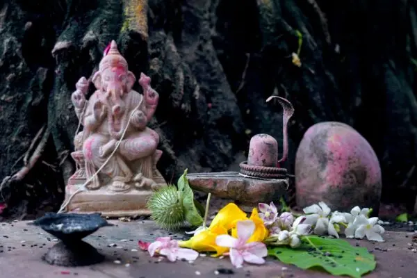 हनुमान चालीसा: तुलसीदास की अमर रचना, सरल अर्थ, 11 चमत्कारी लाभ और सही पाठ विधि
