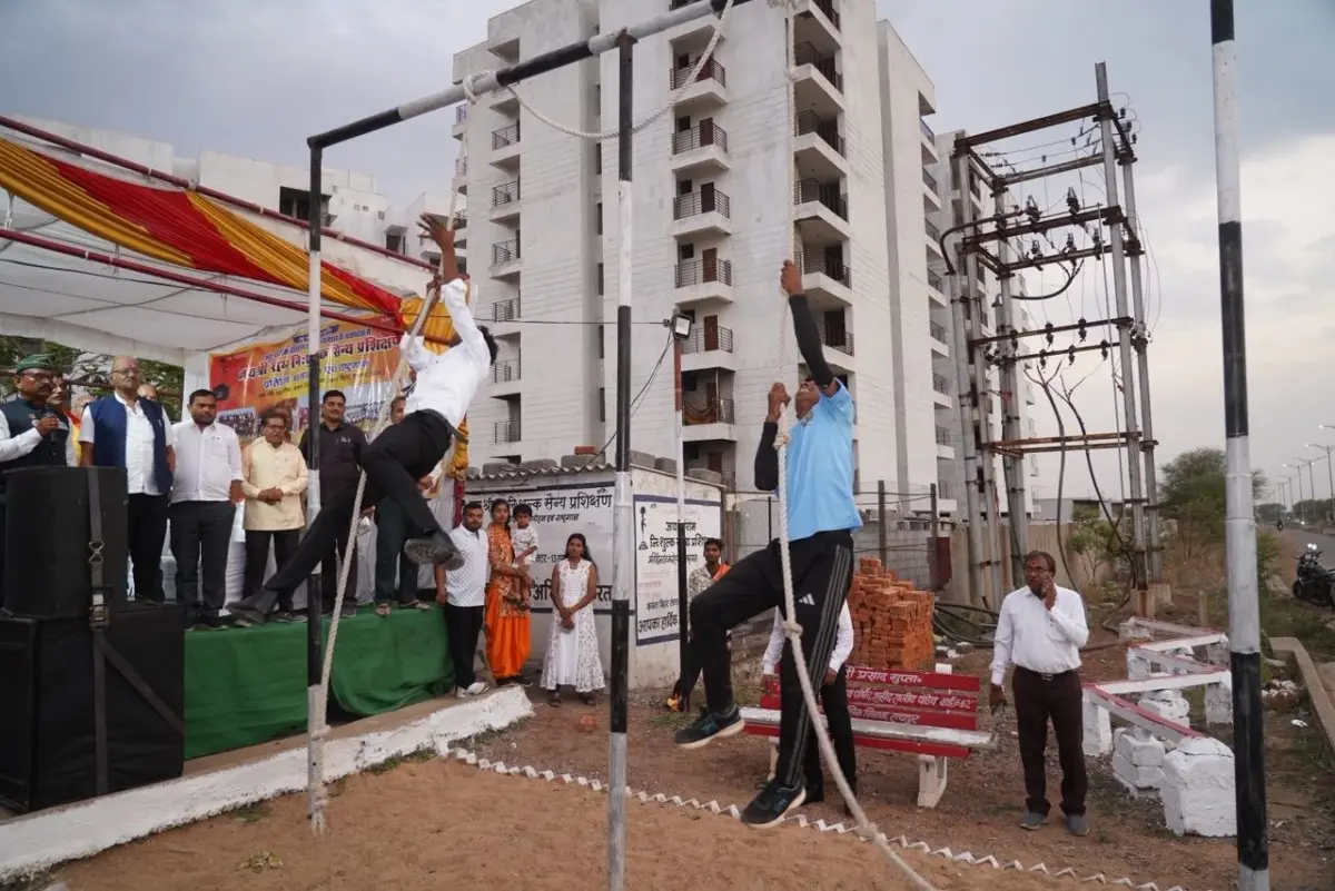 सांसद बृजमोहन अग्रवाल ने किया जय श्री राम सैन्य प्रशिक्षण के सफल युवाओं का सम्मान 2 जय श्री राम सैन्य प्रशिक्षण