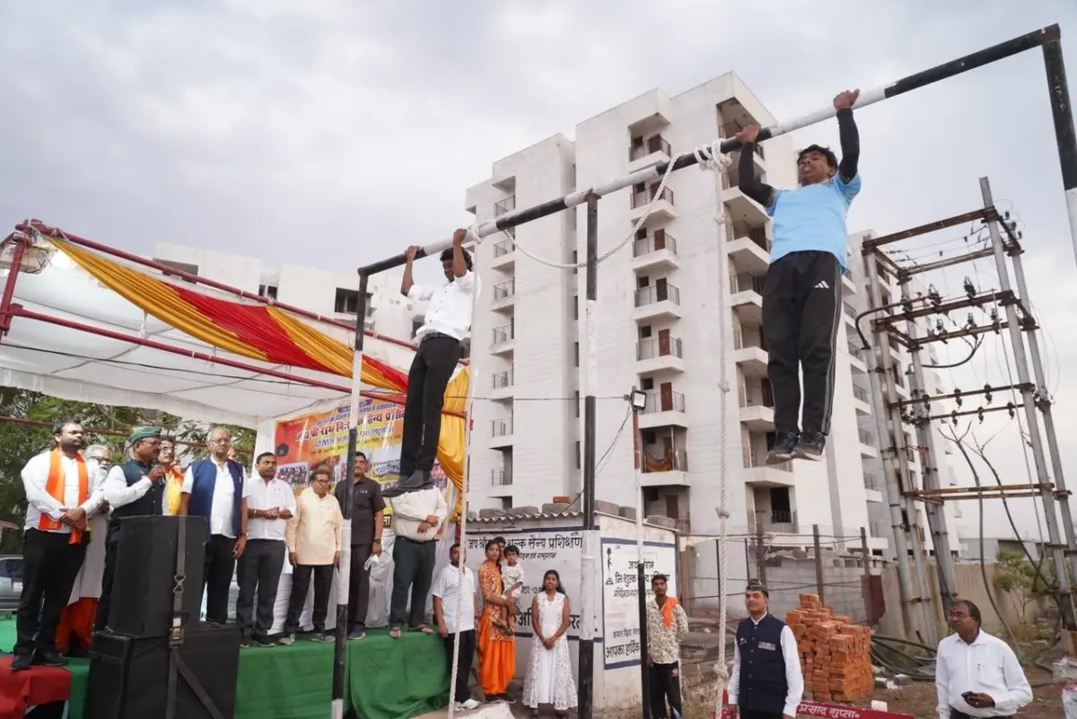 सांसद बृजमोहन अग्रवाल ने किया जय श्री राम सैन्य प्रशिक्षण के सफल युवाओं का सम्मान 3 जय श्री राम सैन्य प्रशिक्षण