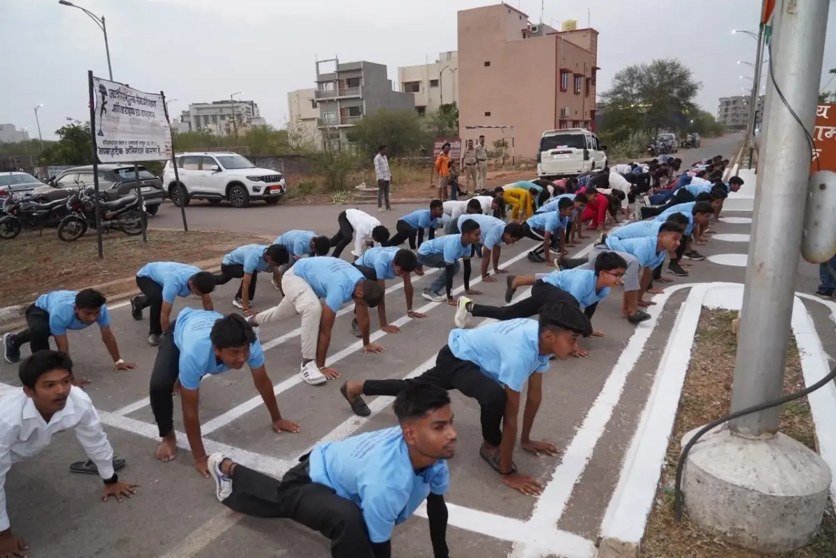सांसद बृजमोहन अग्रवाल ने किया जय श्री राम सैन्य प्रशिक्षण के सफल युवाओं का सम्मान 4 जय श्री राम सैन्य प्रशिक्षण