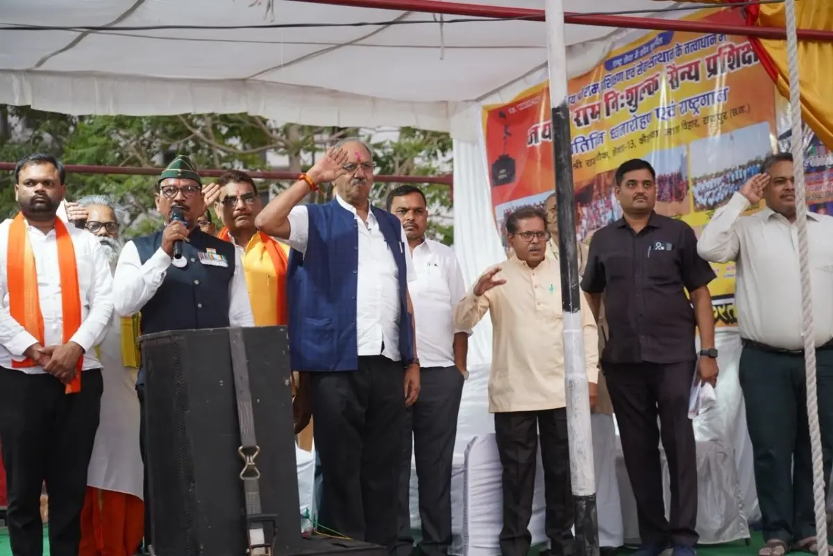 सांसद बृजमोहन अग्रवाल ने किया जय श्री राम सैन्य प्रशिक्षण के सफल युवाओं का सम्मान 5 जय श्री राम सैन्य प्रशिक्षण