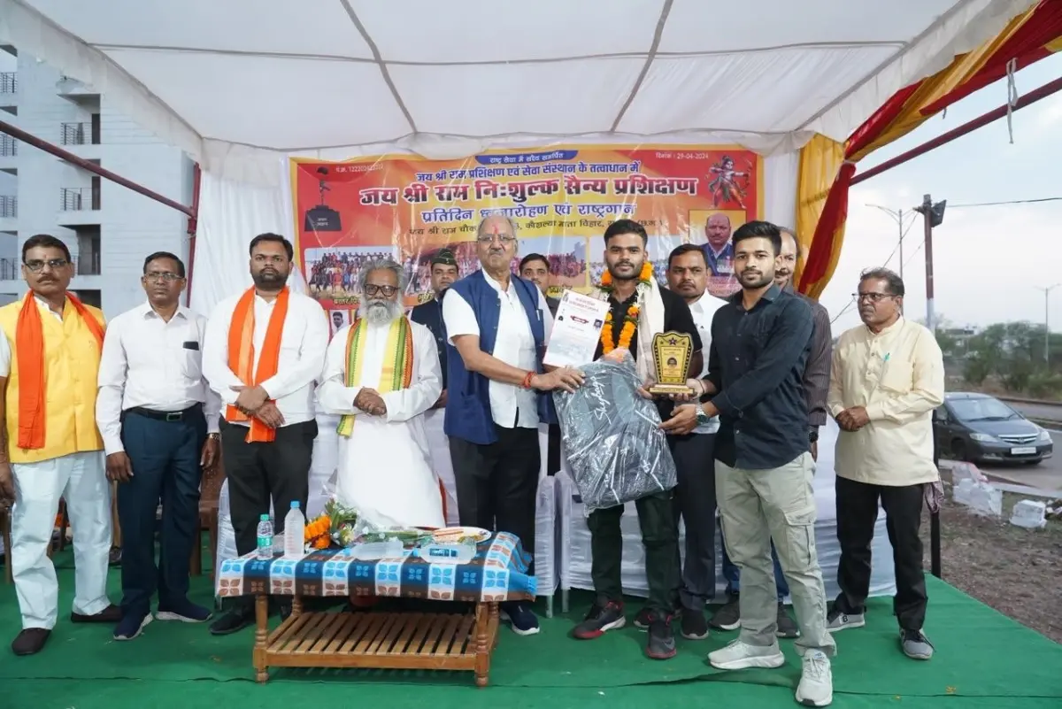सांसद बृजमोहन अग्रवाल ने किया जय श्री राम सैन्य प्रशिक्षण के सफल युवाओं का सम्मान 8 जय श्री राम सैन्य प्रशिक्षण