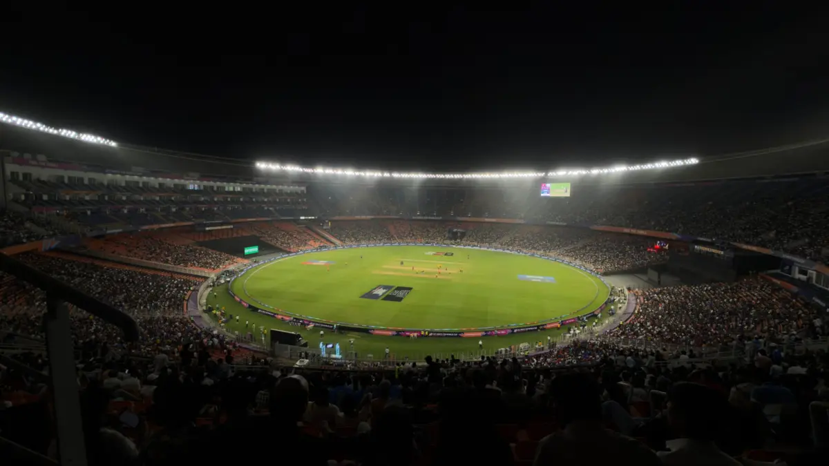 Ara News: जगदीशपुर में शॉर्ट बाउंड्री नाइट क्रिकेट टूर्नामेंट का शानदार आगाज