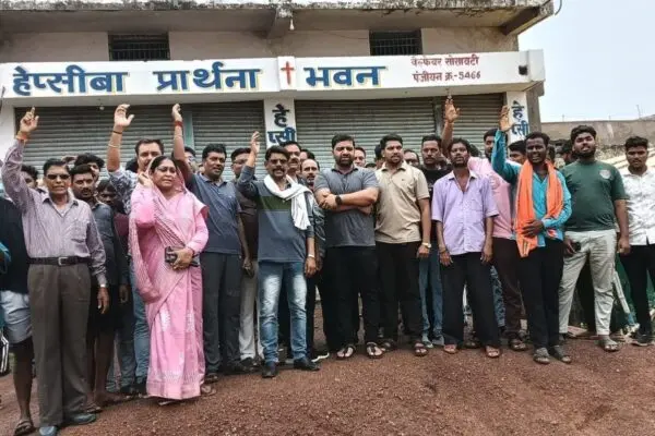 खरोरा में धर्मांतरण के खिलाफ प्रदर्शन: सर्व हिंदू समाज ने सौंपा ज्ञापन, अवैध प्रार्थना सभा बंद करने की मांग