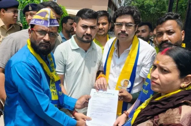 गरीबों के आशियाने