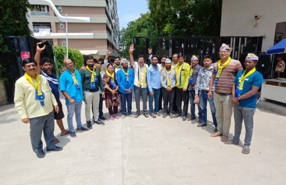 नकटी गांव में गरीबों के आशियाने की लड़ाई: आप ने घेरा अनुज शर्मा का आवास 2 गरीबों के आशियाने