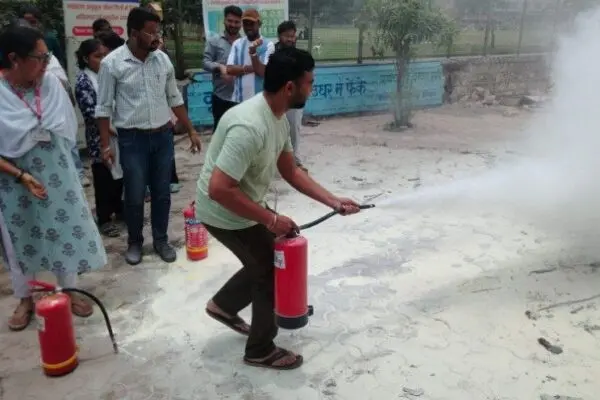 भोपाल सेंट्रल लाइब्रेरी में फायर सुरक्षा मॉक ड्रिल, स्टाफ और पाठकों को मिला प्रशिक्षण 1 फायर सुरक्षा मॉक ड्रिल