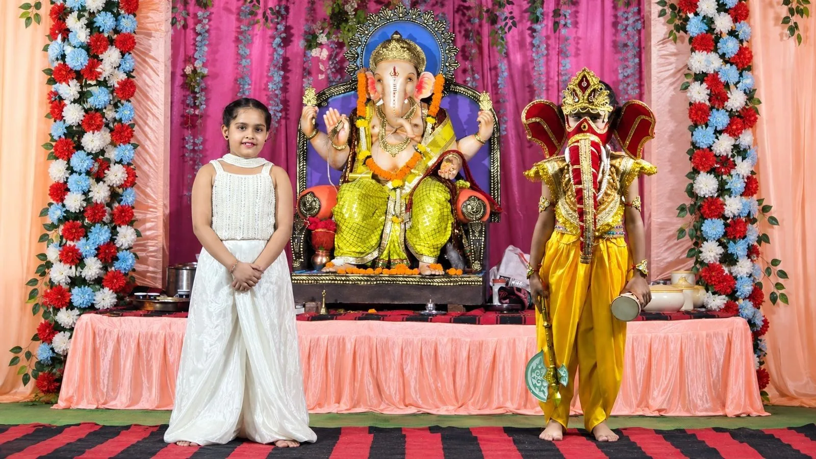 आशियाना फेज -1, अवंति विहार कॉलोनी में गणेश उत्सव समिति की ओर से गणेश उत्सव धूमधाम से मनाया जा रहा है जो विभिन्न प्रकार के कार्यक्रम होते आए हैं, जो इस बार महि, पढ़ें पूरी जानकारी 2 रायपुर के अवंति विहार में गणेश उत्सव की धूम बच्चों ने धार्मिक वेशभूषा में बिखेरी भारतीय संस्कृति की छटा