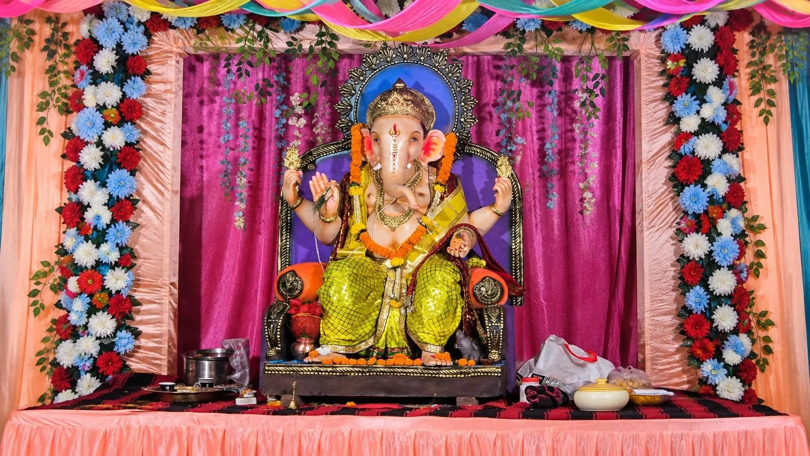 आशियाना फेज -1, अवंति विहार कॉलोनी में गणेश उत्सव समिति की ओर से गणेश उत्सव धूमधाम से मनाया जा रहा है जो विभिन्न प्रकार के कार्यक्रम होते आए हैं, जो इस बार महि, पढ़ें पूरी जानकारी 3 रायपुर के अवंति विहार में गणेश उत्सव की धूम बच्चों ने धार्मिक वेशभूषा में बिखेरी भारतीय संस्कृति की छटा