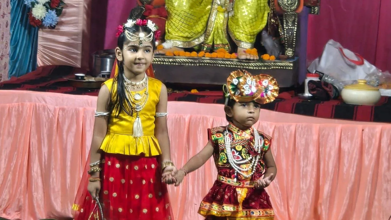 आशियाना फेज -1, अवंति विहार कॉलोनी में गणेश उत्सव समिति की ओर से गणेश उत्सव धूमधाम से मनाया जा रहा है जो विभिन्न प्रकार के कार्यक्रम होते आए हैं, जो इस बार महि, पढ़ें पूरी जानकारी 5 रायपुर के अवंति विहार में गणेश उत्सव की धूम बच्चों ने धार्मिक वेशभूषा में बिखेरी भारतीय संस्कृति की छटा