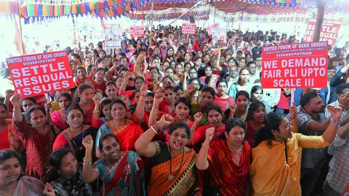 एसबीआई और पीएनबी ग्राहकों के लिए जरूरी खबर हड़ताल के कारण 25 सितंबर तक पूरे कर लें बैंक के काम 2 पंजाब नेशनल बैंक और एसबीआई की ग्राहकों को सलाह 25 सितंबर तक निपटा लें सभी जरूरी बैंकिंग कार्य