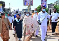 मंत्री दयाल दास बघेल ने झाड़ू थामकर दिया स्वच्छता का संदेश, बेमेतरा में सेवा संकल्प अभियान के तहत चला जिला स्तरीय स्वच्छता अभियान