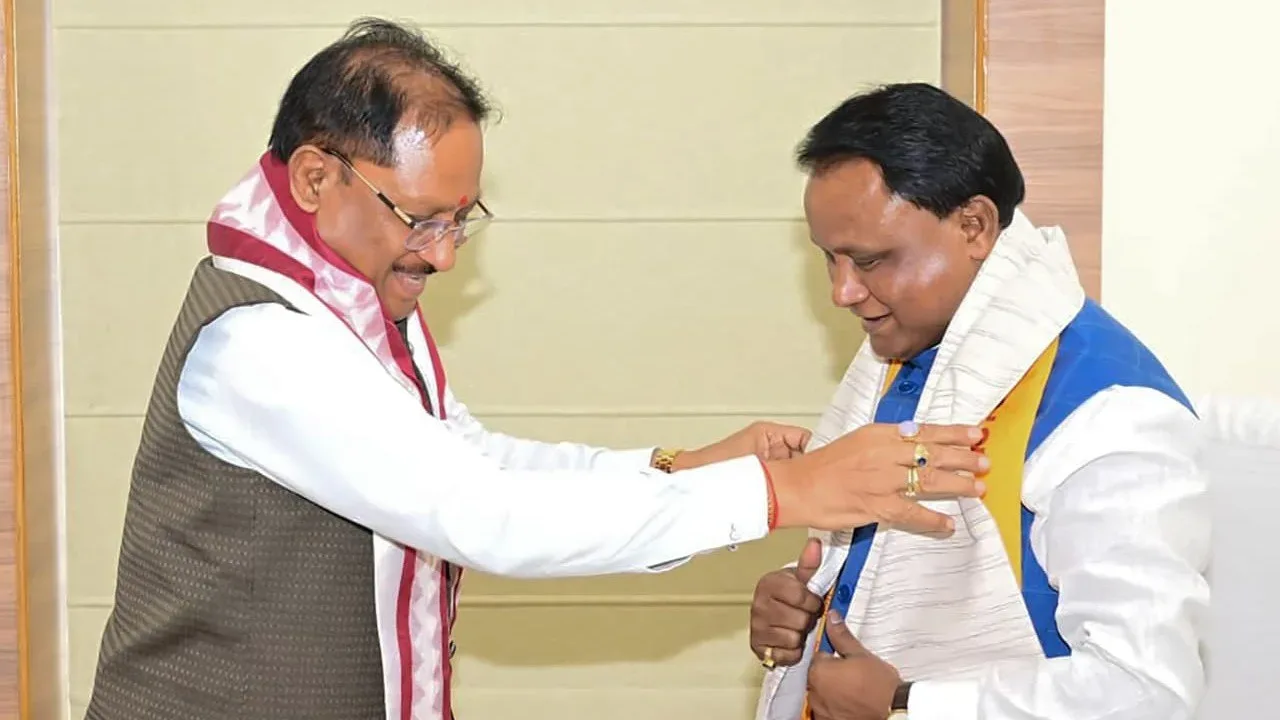 मुख्यमंत्री श्री विष्णु देव साय ने ओडिशा के मुख्यमंत्री श्री मोहन चरण माझी से की सौजन्य भेंट, पढ़ें पूरी जानकारी 4 छत्तीसगढ़ और ओडिशा के बीच बढ़ेगा आपसी सहयोग, मुख्यमंत्री विष्णु देव साय ने भुवनेश्वर में की महत्वपूर्ण भेंट