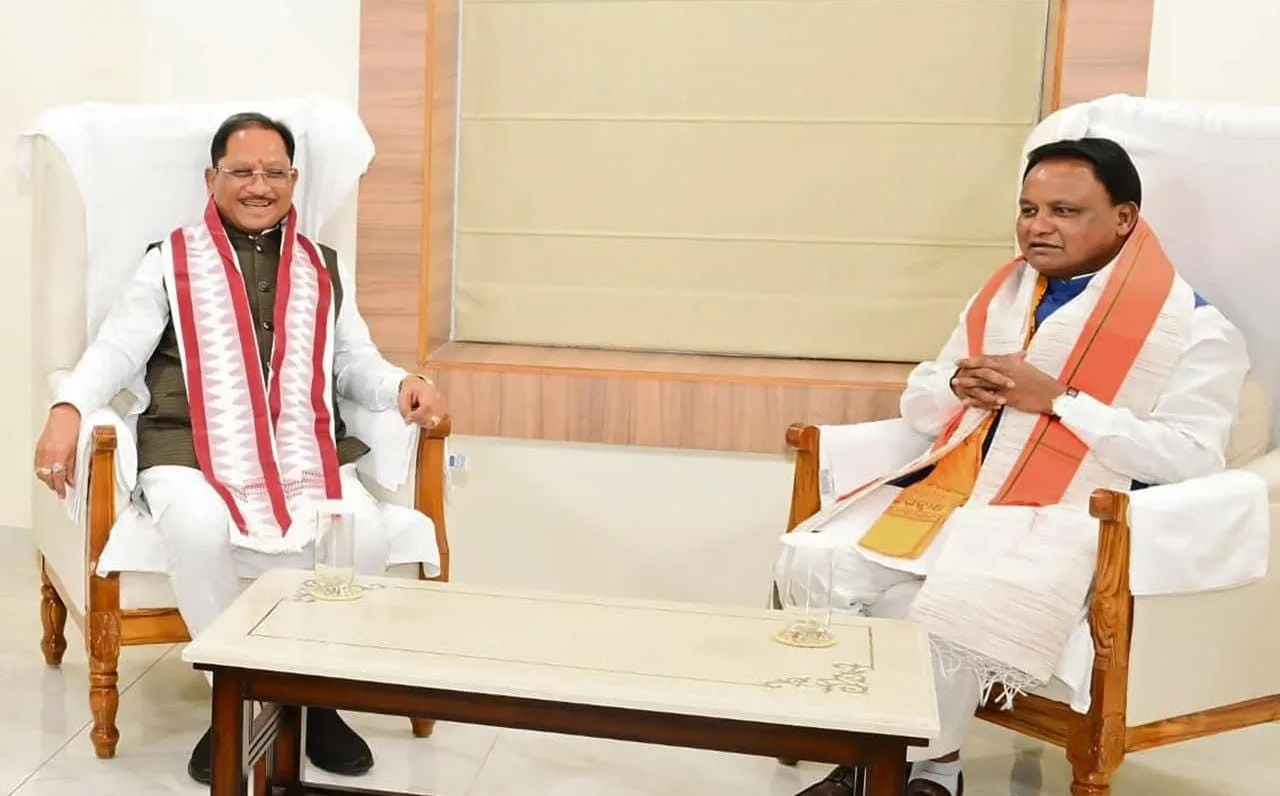 मुख्यमंत्री श्री विष्णु देव साय ने ओडिशा के मुख्यमंत्री श्री मोहन चरण माझी से की सौजन्य भेंट, पढ़ें पूरी जानकारी 2 छत्तीसगढ़ और ओडिशा के बीच बढ़ेगा आपसी सहयोग, मुख्यमंत्री विष्णु देव साय ने भुवनेश्वर में की महत्वपूर्ण भेंट