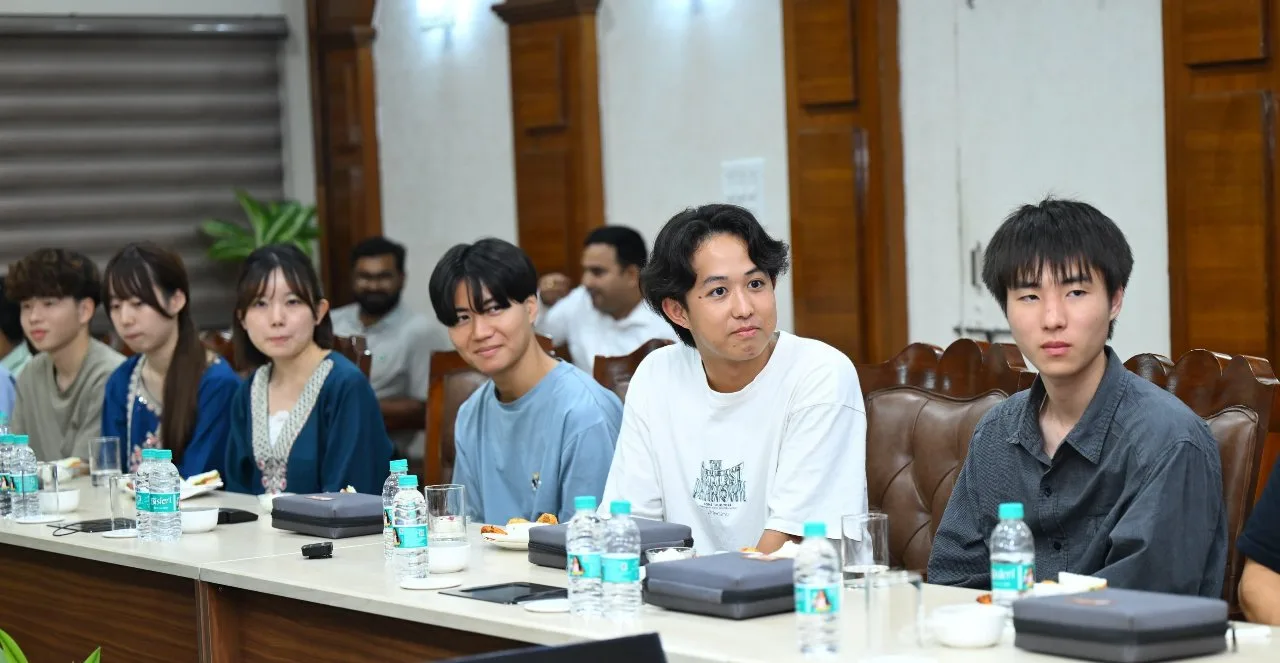 मुख्यमंत्री विष्णु देव साय से जापान की एहिमे यूनिवर्सिटी के छात्र प्रतिनिधिमंडल ने की सौजन्य मुलाकात 2 मुख्यमंत्री विष्णु देव साय से जापान की एहिमे यूनिवर्सिटी के छात्र प्रतिनिधिमंडल ने की सौजन्य मुलाकात