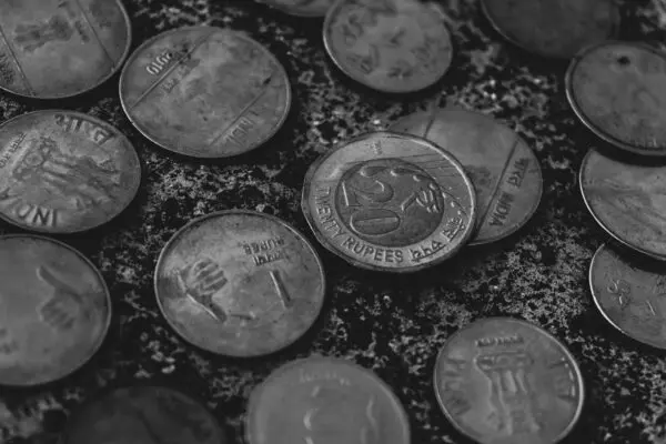 FD बनाम म्यूचुअल फंड: भारत में निवेश के लिए कौन सा विकल्प बेहतर?