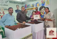 प्रमुख सचिव श्रीमती निहारिका बारिक एवं कलेक्टर डॉ गौरव सिंह ने बच्चों के पढ़ाई के लिए स्टेशनरी सामग्री दान की