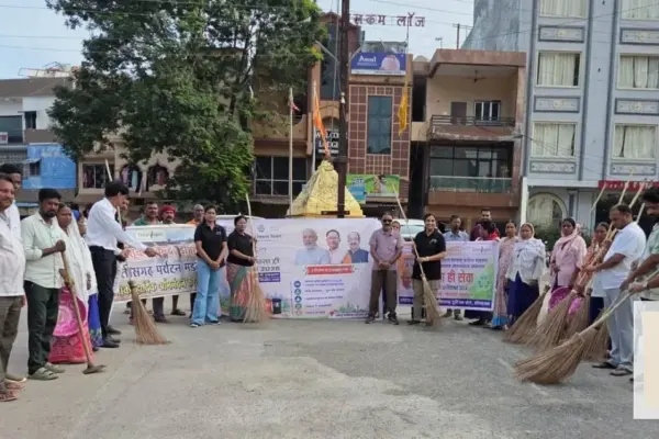 राजनांदगांव : सेवा संकल्प अभियान – सेवा मेरा योगदान कार्यक्रम के तहत जनप्रतिनिधियों एवं नागरिकों ने की साफ-सफाई