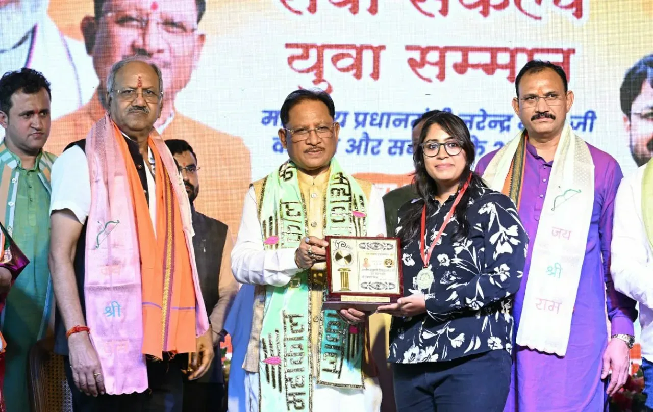 रायपुर, पढ़ें पूरी जानकारी 5 रायपुर में सेवा संकल्प युवा सम्मान समारोह का आयोजन, मुख्यमंत्री विष्णु देव साय ने युवाओं की प्रतिभा को सराहा
