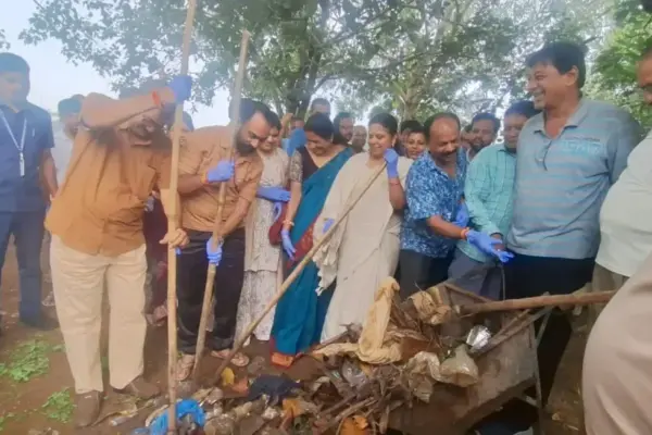 सेवा संकल्प अभियान के तहत बंधवा तालाब में स्वच्छता अभियान एवं वृक्षारोपण