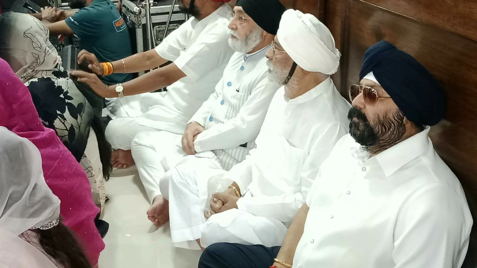 छत्तीसगढ़ सिक्ख फोरम लेडिस विंग द्वारा देवेंद्र नगर गुरुद्वारा में प्रसिद्ध रागी भाई जगजीत सिंह बबीहा ने गुरबाणी कीर्तन से संगत को किया निहाल, ग्रैंड ग्रुप के च, पढ़ें पूरी जानकारी 4 रायपुर के देवेंद्र नगर गुरुद्वारा में भाई जगजीत सिंह बबीहा ने किया कीर्तन, उमड़ी सिख समाज की भारी भीड़