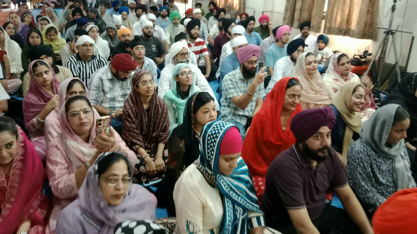 छत्तीसगढ़ सिक्ख फोरम लेडिस विंग द्वारा देवेंद्र नगर गुरुद्वारा में प्रसिद्ध रागी भाई जगजीत सिंह बबीहा ने गुरबाणी कीर्तन से संगत को किया निहाल, ग्रैंड ग्रुप के च, पढ़ें पूरी जानकारी 6 रायपुर के देवेंद्र नगर गुरुद्वारा में भाई जगजीत सिंह बबीहा ने किया कीर्तन, उमड़ी सिख समाज की भारी भीड़