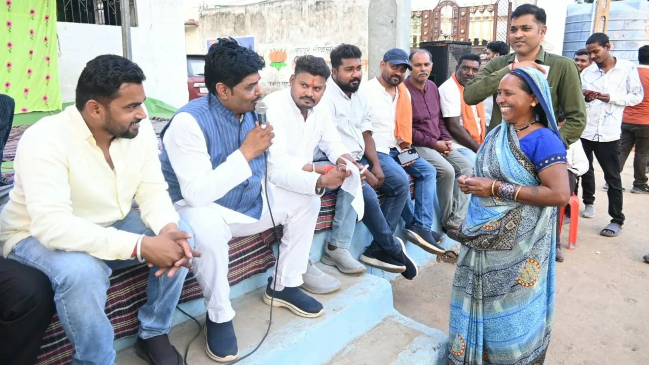 🅾️*गांव-गांव जनचौपाल, जन-जन का विश्वास; विकास और सुशासन को लेकर मैदान में उतरे नवीन अग्रवाल, पढ़ें पूरी जानकारी 6 रायपुर जिला पंचायत अध्यक्ष नवीन अग्रवाल की जनचौपाल से सुलझ रही जनसमस्याएं मंत्रियों ने सराहा विकास का मॉडल
