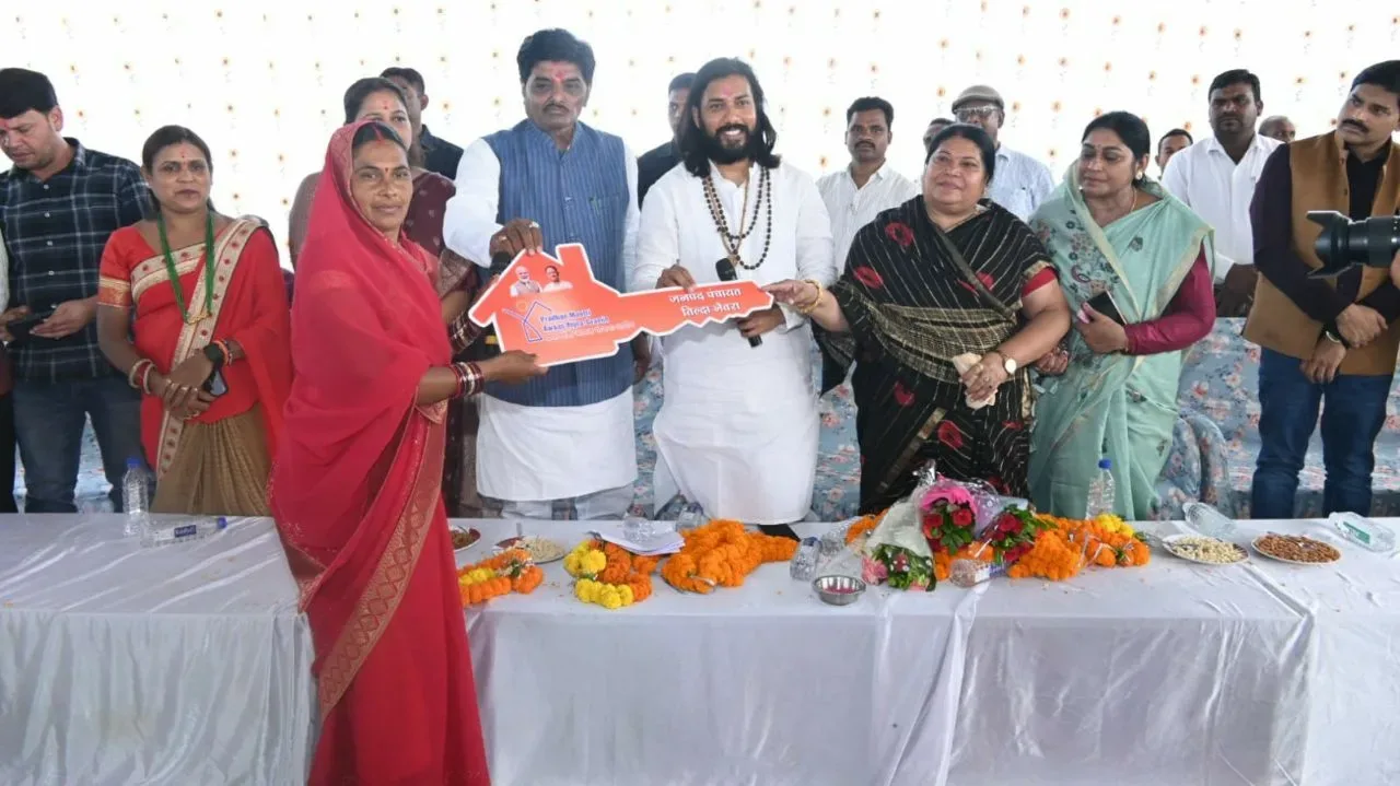 🅾️*गांव-गांव जनचौपाल, जन-जन का विश्वास; विकास और सुशासन को लेकर मैदान में उतरे नवीन अग्रवाल, पढ़ें पूरी जानकारी 8 रायपुर जिला पंचायत अध्यक्ष नवीन अग्रवाल की जनचौपाल से सुलझ रही जनसमस्याएं मंत्रियों ने सराहा विकास का मॉडल