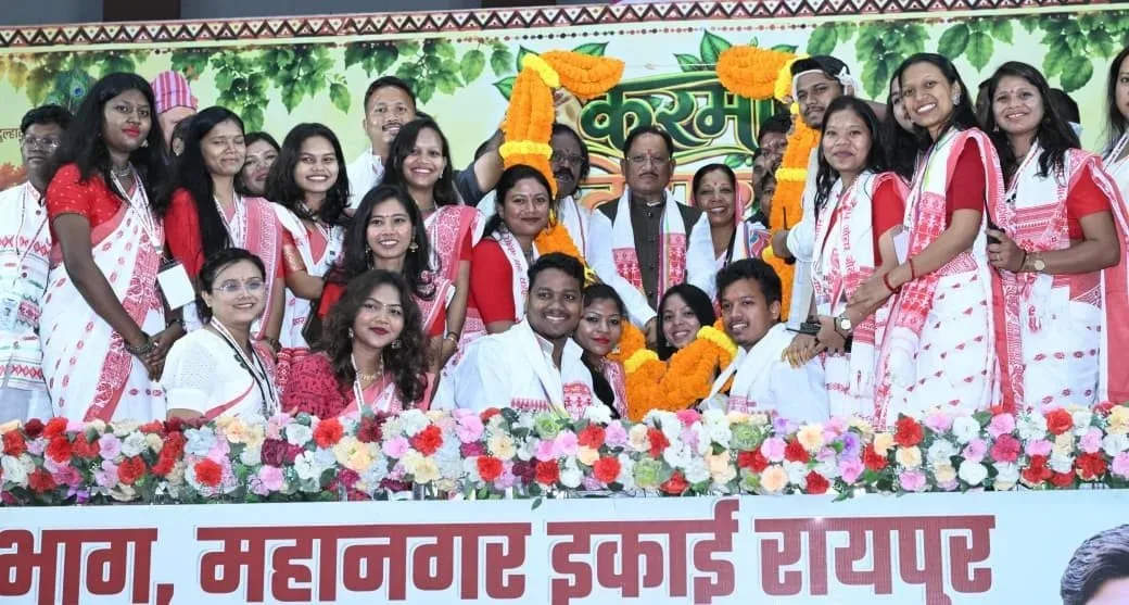 करमा तिहार हमारी समृद्ध संस्कृति, परंपरा और प्रकृति संरक्षण का प्रतीक : मुख्यमंत्री श्री विष्णु देव साय, पढ़ें पूरी जानकारी 4 मुख्यमंत्री विष्णु देव साय ने करमा महोत्सव में की बड़ी घोषणाएं, कंवर समाज को दी 1 करोड़ की सौगात