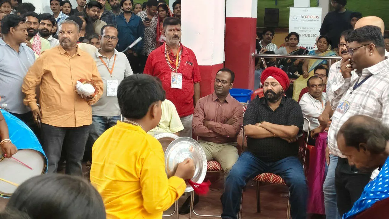 माना कैंप में पुरी के जगन्नाथ मंदिर की तर्ज पर बना भव्य दुर्गा पंडाल, ग्रैंड ग्रुप के चेयरमैन गुरुचरण सिंह होरा ने किए मां के दर्शन, प्रदेशवासियों को दी शुभकामन, पढ़ें पूरी जानकारी 6 रायपुर के माना कैंप में पुरी जगन्नाथ मंदिर की तर्ज पर बना भव्य दुर्गा पंडाल गुरुचरण सिंह होरा ने की पूजा