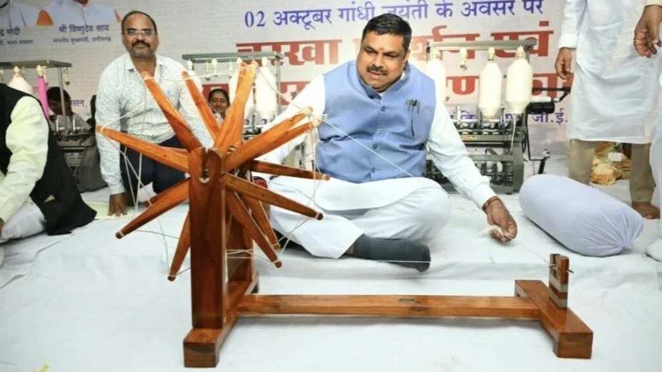 रायपुर में प्रदेश स्तरीय खादी सम्मेलन का आयोजन और वस्त्रों पर 25 प्रतिशत छूट की बड़ी घोषणा 3 रायपुर में प्रदेश स्तरीय खादी सम्मेलन का आयोजन और वस्त्रों पर 25 प्रतिशत छूट की बड़ी घोषणा