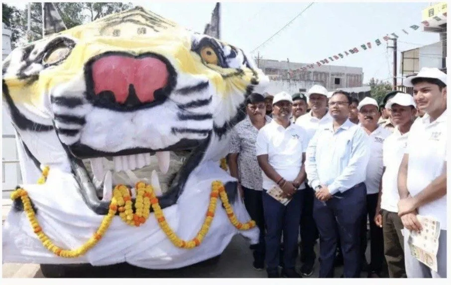 वनों एवं वन्यजीवों के संरक्षण के प्रति जनजागरूकता बढ़ाने के उद्देश्य से बीजापुर में वन्यजीव सप्ताह का औपचारिक शुभारंभ किया गया। इस अवसर पर प्रदेश के वन मंत्री क, पढ़ें पूरी जानकारी 2 बीजापुर में वन्यजीव सप्ताह का शुभारंभ वन मंत्री केदार कश्यप ने बाघ रथ को हरी झंडी दिखाकर किया